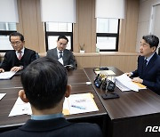 영상으로 시도교육감 만난 이주호 부총리 '늘봄학교 확산' 협조 당부