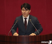 인사말 하는 김근태 의원