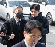 '바람픽쳐스 고가인수 의혹' 김성수 카카오엔터 대표 구속영장 기각