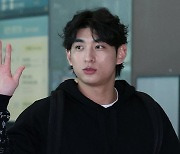 '출국' 이정후 "야마모토와 승부 기대…김하성 형 타구 무조건 잡는다"