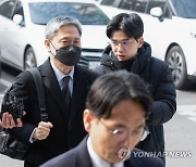 '제작사 고가 인수' 김성수 카카오엔터 대표 구속 면해