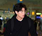 이정후 ‘퍼머 머리로 파격변신 후 美 출국’ [MK포토]