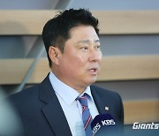 괌에서 본격 닻 올리는 김태형호…"경쟁의 치열함, 선수들도 알 것" 기대 속에서 드러난 사령탑의 '염려' [MD괌]