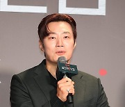 인사말 하는 이희준