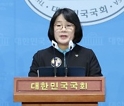 與, '친북 논란' 휘말린 윤미향에 "국회의원 자격 의심"