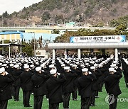 해군병 699기, 902명 수료식 거행