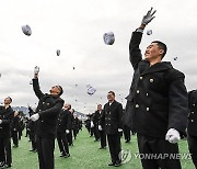 해군병 699기, 902명 수료식 거행