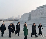 중국 랴오닝성 문화대표단 '주체사상탑' 참관