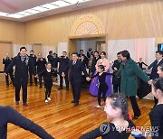 중국 랴오닝성 문화대표단 '만경대학생소년궁전' 참관