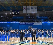 위성우 감독, WKBL 사상 최초 300승 달성