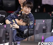 [LCK] "너는 잘 했다, 나머지가 더 잘해야 했다"패배 후 눈물 보인 DRX 스폰지에게 전하는 라스칼의 말