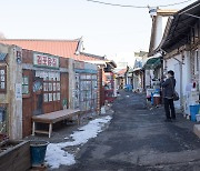 ‘달러 골목’에 산뜻한 벽화…퇴색해서 오히려 정겨워라 [ESC]