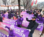 이태원 참사 유가족 도심 행진…"윤 대통령, 거부권 남용"