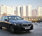 새로운 시대를 맞이한 BMW의 프리미엄 세단 - BMW 520i M 스포츠[별별시승]