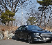 화려함과 정숙성으로 시선을 끌다 - 메르세데스-벤츠 E 300 4MATIC 익스클루시브[별별시승]