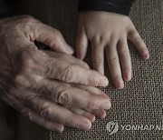 [이지 사이언스] 노화에 맞서는 인간…'항노화 치료제'는 언제쯤?