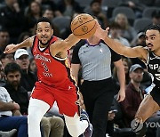 APTOPIX Pelicans Spurs Basketball