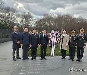 한국전 참전용사 기념공원 찾은 최응천 문화재청장