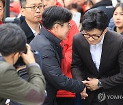 인사 나누는 한동훈 비대위원장-김병수 김포시장