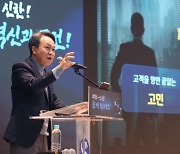 진옥동 회장 “금융 사건사고 복잡…고객 입장서 예방해야”