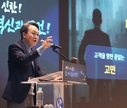 진옥동 회장, 임원진 긴급 소집…"모든 가치 판단의 기준은 고객”