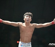 '코리안 타이거' 이정영, UFC 데뷔전서 심판 전원일치 판정승