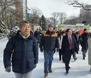 삿포로 눈축제서 세계 축제 아이디어 찾는 이장우 대전시장