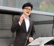 민주당 "목련꽃 떨어질 때 쯤 국민의힘의 사기 공약도 함께 떨어질 것"