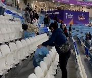 쓰레기 줍는 한국팬에 찬사보낸 카타르...日 "우리 문화 존경해서" 황당 주장