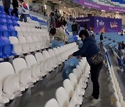 한국팬 ‘경기장 청소’에… 日 “일본 존경해서” 주장