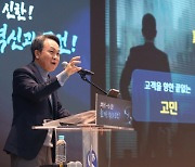 진옥동 신한금융 회장 "모든 가치 판단 기준은 고객"