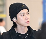 동방신기 유노윤호, 음악 들으며 훈훈하게 [포토엔HD]