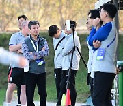 훈련 지켜보는 대한축구협회 정몽규 회장 [사진]