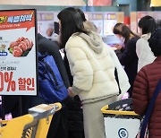 사과도 10만원 넘어 '한숨' 설 장보다 부부싸움 날뻔했는데···'이것' 덕에 한숨 돌렸다