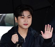 [TEN포토]라포엠 박기훈 '방송에서 만나요'