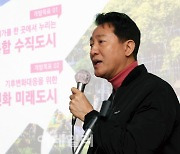 [포토]용산국제업무지구 개발계획 기자설명회하는 오세훈 서울시장