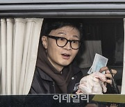 [포토]한동훈 국민의힘 비대위원장, 지지자들에게 인사