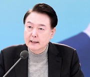 尹 지지율 1.1%p 올라37.3%… 정당 지지도는 오차범위내[리얼미터]