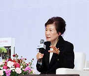 박근혜 “정치 안 하지만 국민께 보답하겠다”