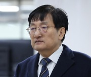 '명문 회동' 뒤…노영민·임종석, 추미애에 "그만하라" 경고