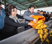 경북 성주에 전국 최대 ‘비상품화 농산물 자원화센터’ 문 열어