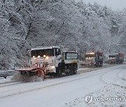 3대가 함께 움직이는 제설차