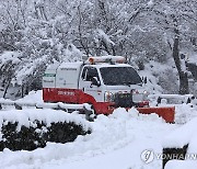 제설차로 변신한 산불 진화차