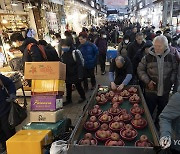 서울 설 차례상 준비 ‘전통시장이 더 저렴’