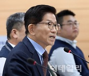 [포토]발언하는 김문수 경사노위 위원장