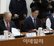 [포토]나란히 앉은 손경식 경총 회장-김문수 경사노위 위원장-김동명 한노총 위원장