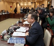 [포토]의대 정원 확대 결정할 보건 의료정책심의위 개회