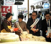 '지역통' 고은정 경기도의원, 일산전통시장서 소통 행보