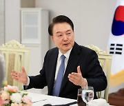 尹 "노사문제, '지속가능성'이란 큰 틀에서 논의돼야"