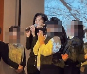 흐뭇한 미소로 '사랑으로' 열창한 이부진…소상공인들과 허울없이 소통